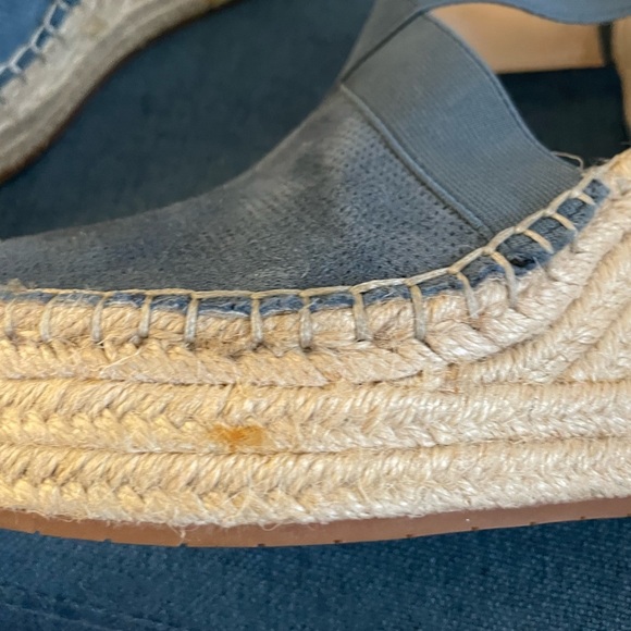Kenneth Cole Olivia Stretch 2 Wedge Espadrilles in a size 9.5 - Picture 10 of 16